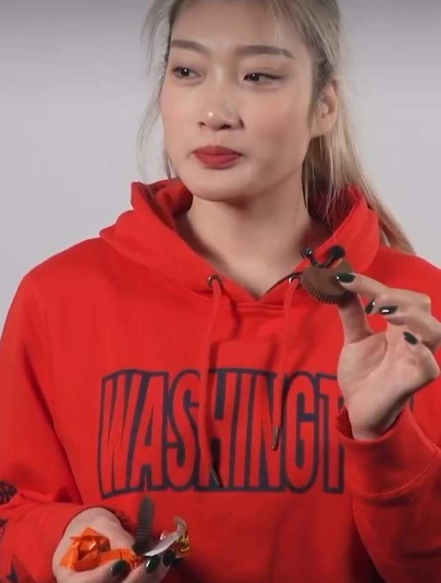 朋友圈里，点赞和评论瞬间狂涌而出，看着一大堆女人酸不溜丢的评论，马岚开心的手舞足蹈。